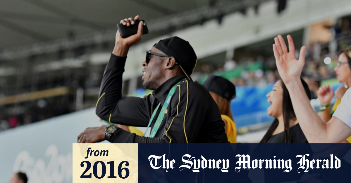 Usain Bolt tries his hand at javelin at the Rio Olympics